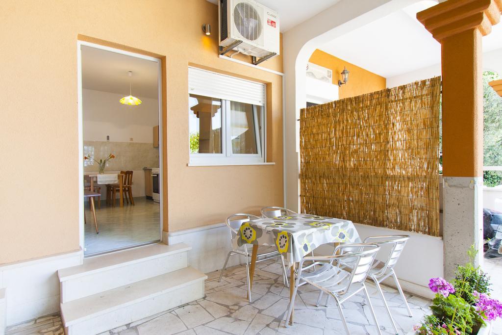 Apartment Mikulic Duće Εξωτερικό φωτογραφία